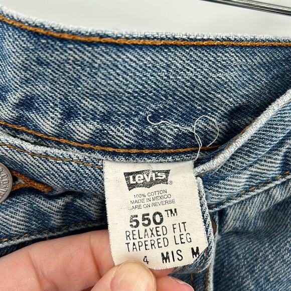 Levi's Women's Vintage 550 Relaxed FIt Tapered Leg Jeans - Light Wash - 4 - Picture 4 of 10